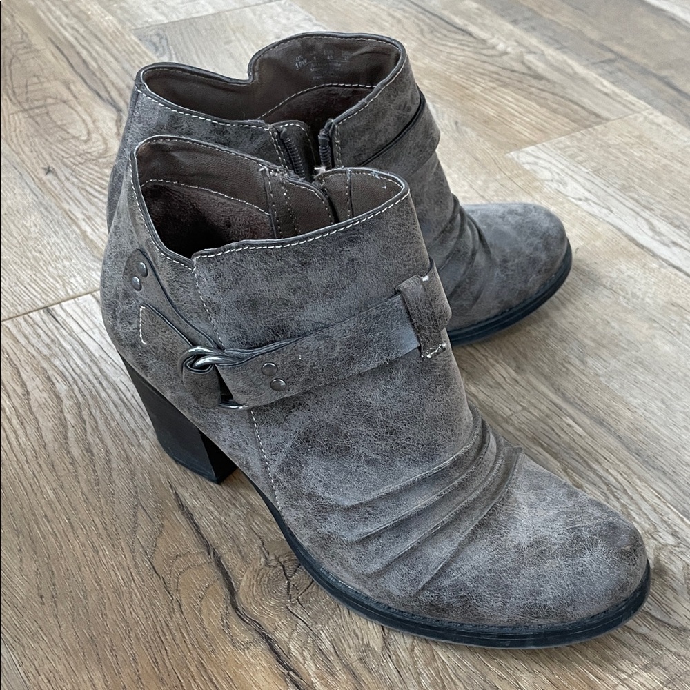 Natural Soul Gray Heeled Boots